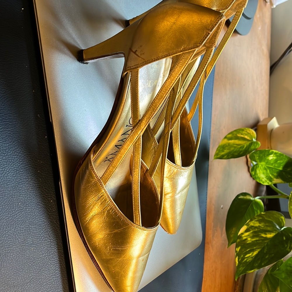 A’Mano gold shoes size 8B